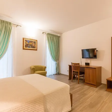 Nocleg ze śniadaniem Cavour 3*