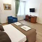 Cavour 4*