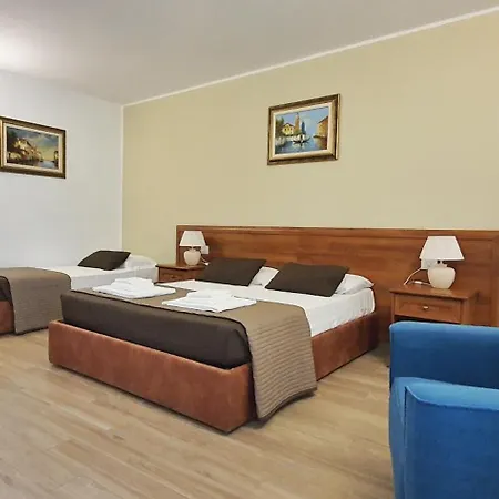 Cavour Oda ve Kahvaltı 3*