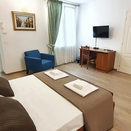 Cavour 4*