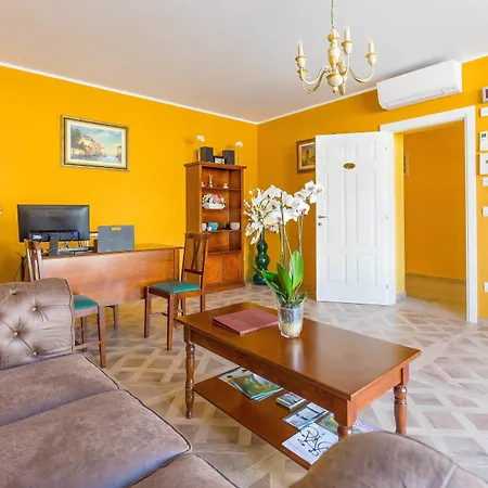 Cavour Oda ve Kahvaltı 3*