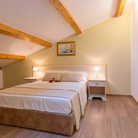 Cavour Oda ve Kahvaltı 3*