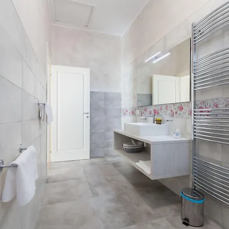 Oda ve Kahvaltı Cavour 3*