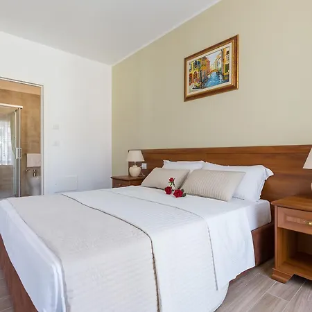 Cavour 3*